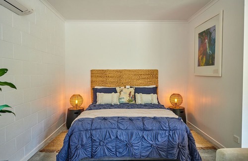 Ocean Shores Cabin | "Discover a stylish cabin 400m from the beach.