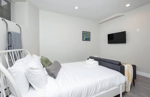 Prudential - St. Botolph Apartment | Serene South End Studio