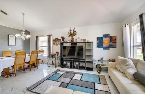 Chatham Park Apartment | 4 Bedroom 721378 by Houzlet