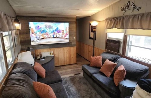 Clintonville Cabin | Cozy Cloverleaf Chain Lakes Rental