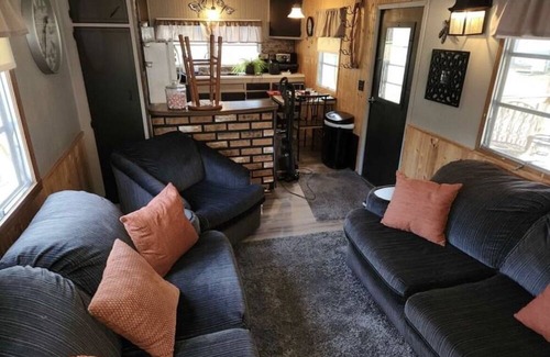 Clintonville Cabin | Cozy Cloverleaf Chain Lakes Rental