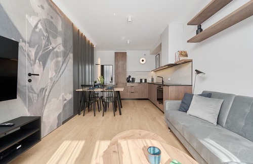 Fabryczna Apartment | Exclusive Apartment with Private Parking Space & Air-Conditioning | Wroclaw