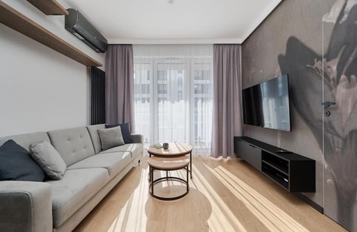 Fabryczna Apartment | Exclusive Apartment with Private Parking Space & Air-Conditioning | Wroclaw