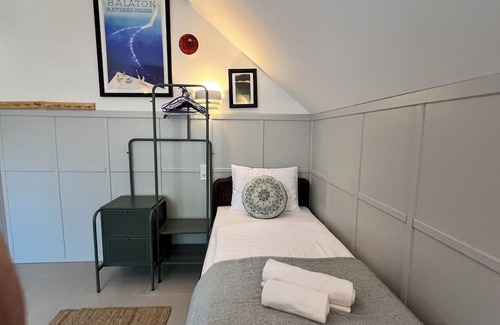 Csopak Apartment | NEONCsopak at lake Balaton perfectly located for hiking-swimming,-wining-dining