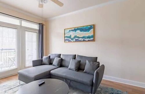Houston Apartment | *Retreat With Patio And Gym & Pool + Parking*
