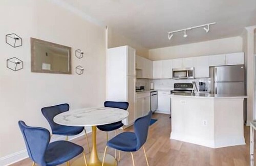 Houston Apartment | *Retreat With Patio And Gym & Pool + Parking*