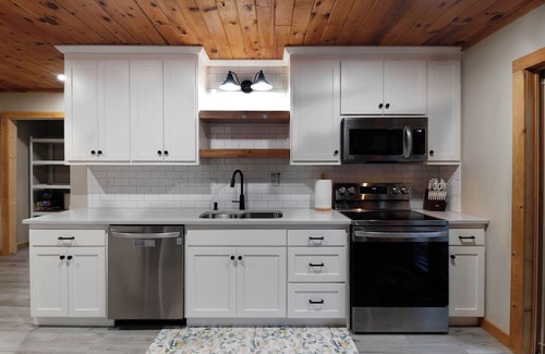 Ontonagon Cabin | Driftwood Cabin on Lake Superior Beach, Close to Porcupine Mountain State Park!
