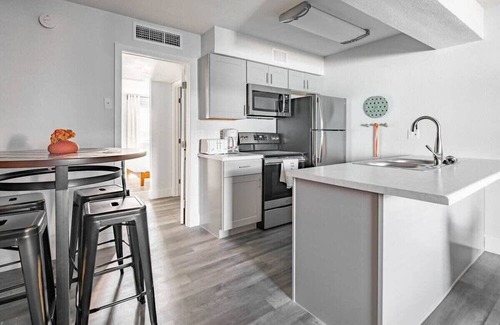 Camelback East Apartment | Gorgeous CozySuites Camelback w/pool,parking! 05