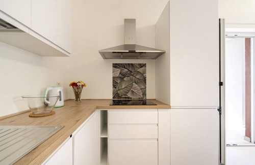 Municipio 4 Apartment | The House of Venus with parking space