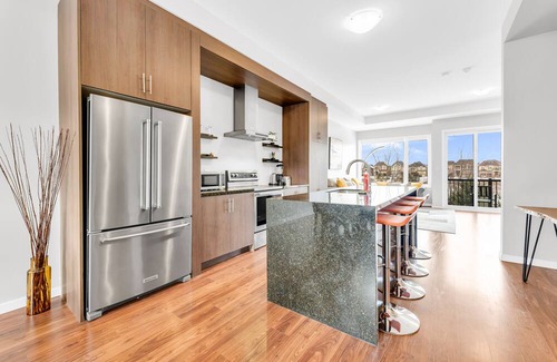 Vaughan House | 3 Story TownHouse Backing on Pond Canada's WONDERLAND- Vaughan- Banquet Halls