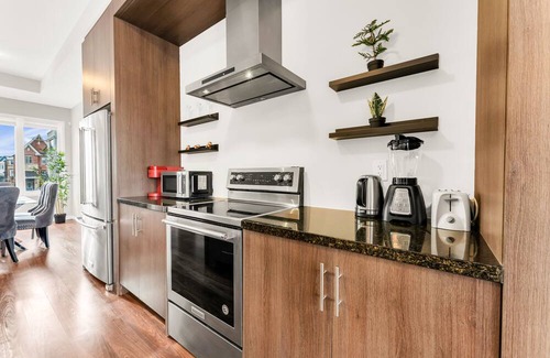Vaughan House | 3 Story TownHouse Backing on Pond Canada's WONDERLAND- Vaughan- Banquet Halls