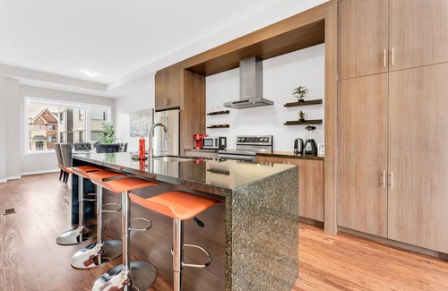 Vaughan House | 3 Story TownHouse Backing on Pond Canada's WONDERLAND- Vaughan- Banquet Halls