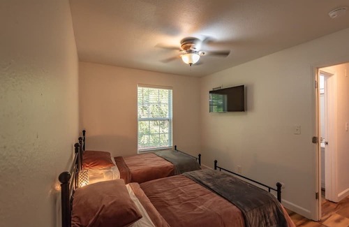 Lawrence House | Cozy Cottage 2 Minutes From University of Kansas Campus with Parking!