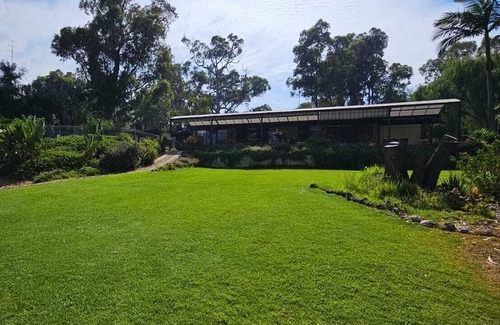 Leschenault House | Three Waters Australind 4 Bedroom Water Views with Pool