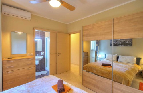 Qala Apartment | Apartment With Pool-hosted by Sweetstay