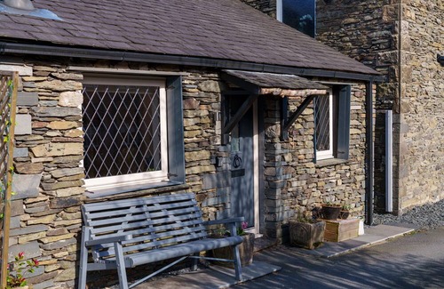 Windermere Cottage | Windermere Cottage - Close to shops, restaurants and transport links.