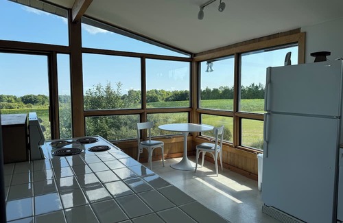The Blue Mountains Cottage | Hill House: Cozy rural cottage with scenic views