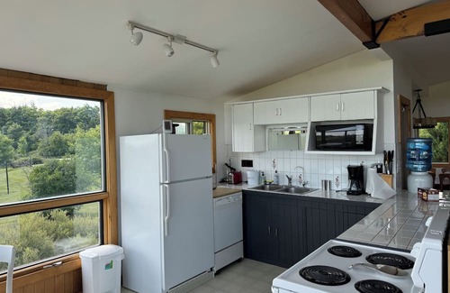 The Blue Mountains Cottage | Hill House: Cozy rural cottage with scenic views