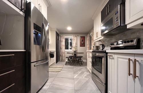 Pickering House | Stylish 3bdrm, 2bth house with 2 parking House