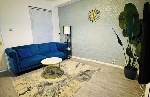 Walsall House | Walsall Comfort Home – 3-Bedroom Retreat Sleeps 6