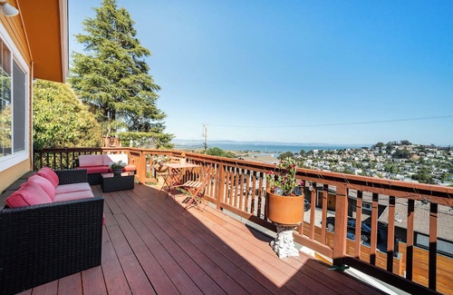 Uptown Brisbane Apartment | Unbelievable San Francisco Bella Vista Views - 3 bedroom house in Brisbane