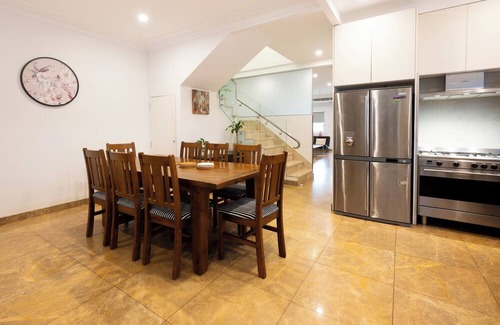 Eastlakes House | Spacious Luxury Home nr SYD Airport, CBD & Beaches