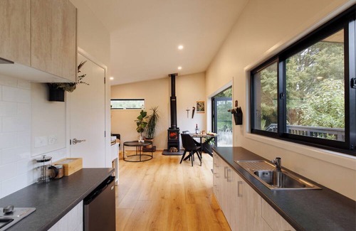 Waikino Cottage | Hidden Springs Retreat - Karangahake Mountain View