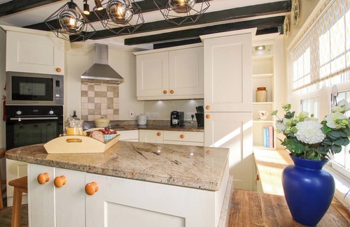 Shrewsbury Cottage | RIVERSIDE COTTAGE, with a garden in Shrewsbury