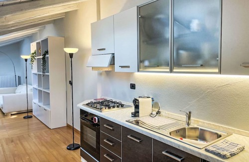 Montemagno House | Stunning villa for 3 guests with A/C, TV, terrace, pets allowed and panoramic view