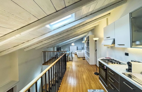 Montemagno House | Stunning villa for 3 guests with A/C, TV, terrace, pets allowed and panoramic view