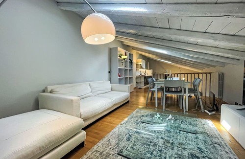 Montemagno House | Stunning villa for 3 guests with A/C, TV, terrace, pets allowed and panoramic view