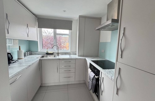 Northolt Mandeville Apartment | Beautifully Styled 2BR with Free Parking Northolt