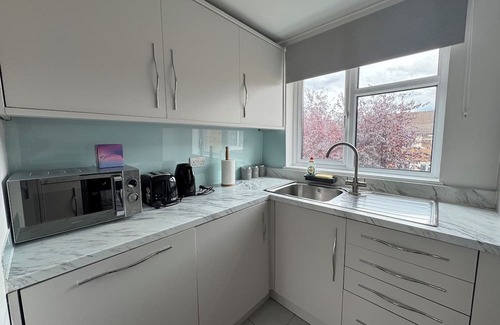 Northolt Mandeville Apartment | Beautifully Styled 2BR with Free Parking Northolt