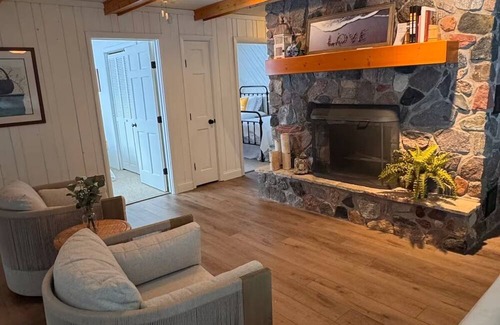 Florence Cottage | Charming 3-bedroom cottage in welcoming Florence with AC