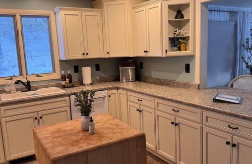 Florence Cottage | Charming 3-bedroom cottage in welcoming Florence with AC