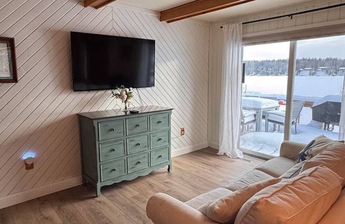 Florence Cottage | Charming 3-bedroom cottage in welcoming Florence with AC