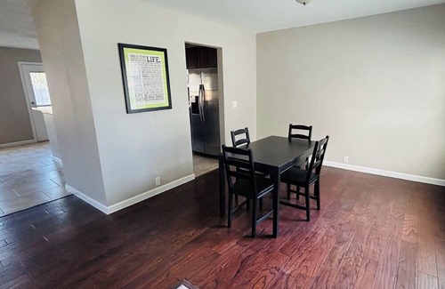 Oak Trails House | Peaceful Entire Home 15 Mn IAH, 25 Mn from Downtown, WFH Station, Up to 6 Guests
