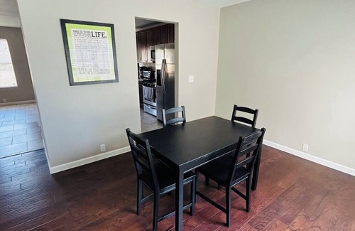 Oak Trails House | Peaceful Entire Home 15 Mn IAH, 25 Mn from Downtown, WFH Station, Up to 6 Guests
