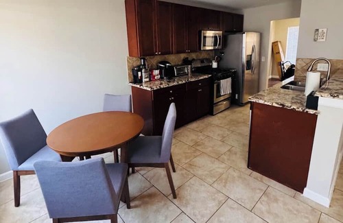 Oak Trails House | Peaceful Entire Home 15 Mn IAH, 25 Mn from Downtown, WFH Station, Up to 6 Guests