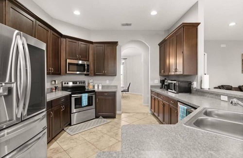 Lake Wales House | Family-Friendly 3BR Getaway Hot Tub Game Room Fun