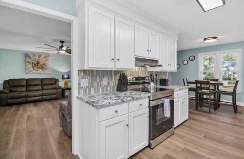 Columbia House | Family Cove | 4BR + Private Pool & Billiards