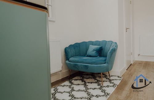 Market Harborough Apartment | Moore House - 3 Bed 3.5 bathroom with enclosed garden drive way x2 vehicles