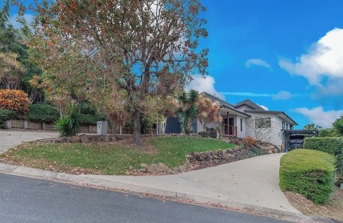 Cannonvale House | Coastal Elegance , Gateway to the Whitsundays -per friendly– Min 3-Month Stay
