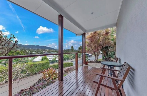 Cannonvale House | Coastal Elegance , Gateway to the Whitsundays -per friendly– Min 3-Month Stay