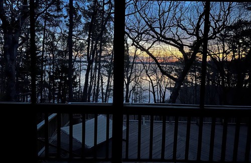 Quitman House | Lakefront on Greer’s Ferry in secluded upscale neighborhood.