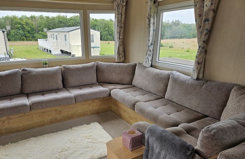 Dunbar Cottage | THURSTON MANOR CARAVAN PARK, PONY MEADOW, with a garden in Dunbar