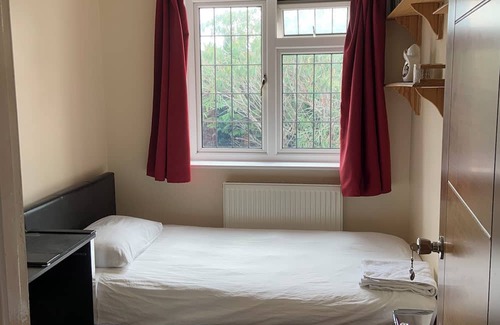 George Green Hotel | Bianca's House Hotel Heasthrow Airport
