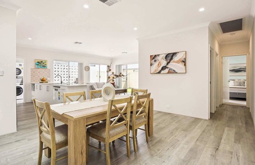 Canning Vale House | Quenda Villa Summary: