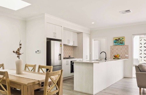Canning Vale House | Quenda Villa Summary: