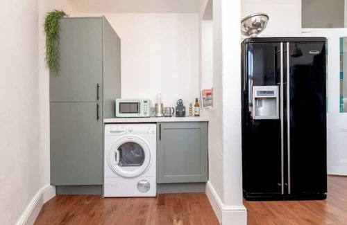 Shawlands Apartment | Bright & Stylish 2-Bedroom Apartment in Shawlands, Glasgow